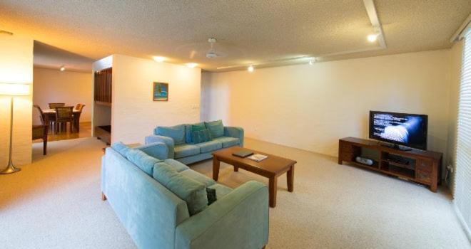 Andari Holiday Apartments Sunshine Beach Exterior photo